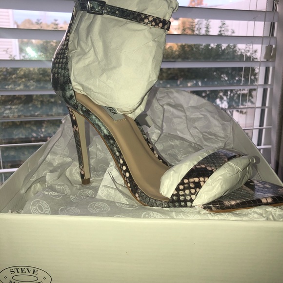 MUST GO!! Steve Madden snake heels - Picture 2 of 3